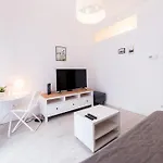 Wschod Homely By Bookinghost 아파트