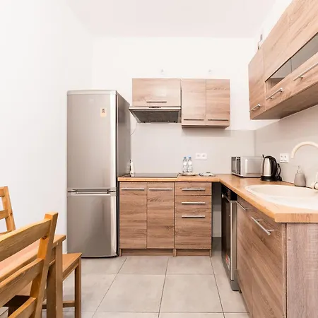 Wschod Homely By Bookinghost