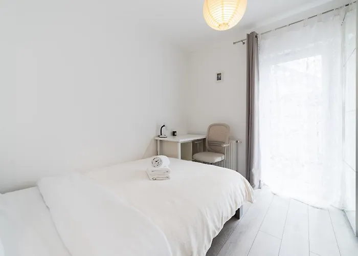 Wschod Homely By Bookinghost * Posen