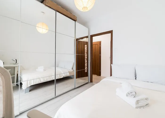 Wschod Homely By Bookinghost Posen