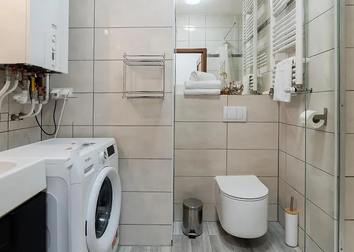 Wschod Homely By Bookinghost