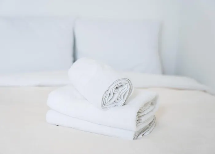 Wschod Homely By Bookinghost *